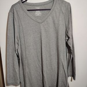 Danskin Heather Gray V-Neck Long Sleeve Shirt